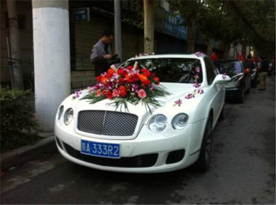 婚慶公司車(chē)隊(duì)報(bào)價(jià)與禮儀服務(wù)解析 租婚車(chē)一般多少錢(qián)？